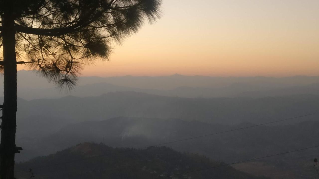 Meraki - Entire 3Bhk Villa With Himalayan Views 라닉헷 외부 사진